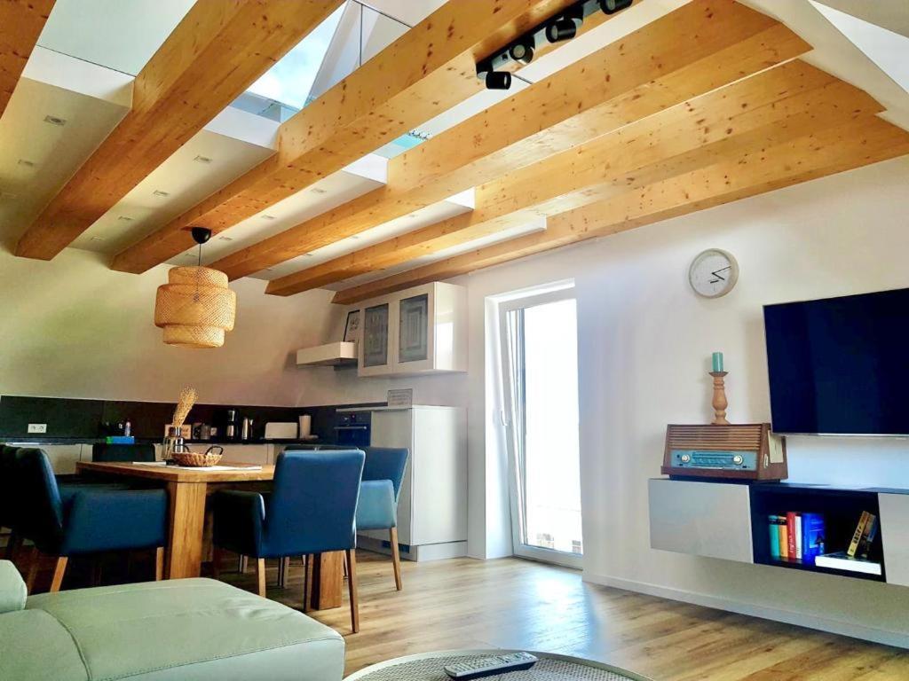 Apartment Bei Playmobil 2,130 M2,24h Self Check-in,free Parking *